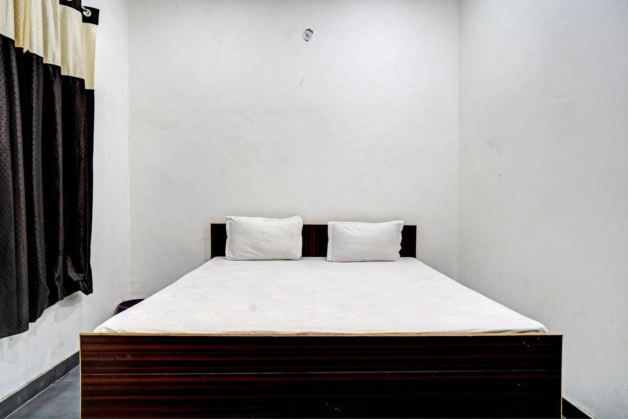 Oyo Double Ss Hotel Hāthras Exterior photo