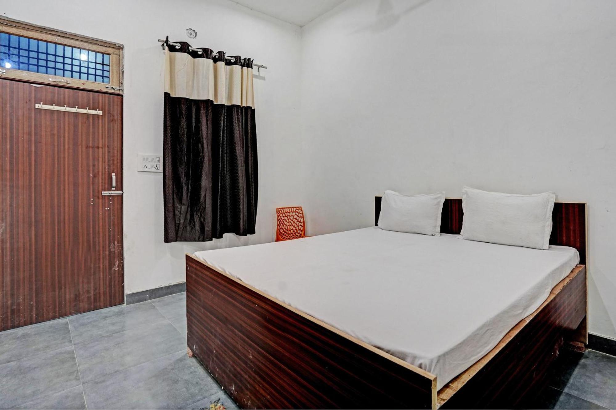 Oyo Double Ss Hotel Hāthras Exterior photo