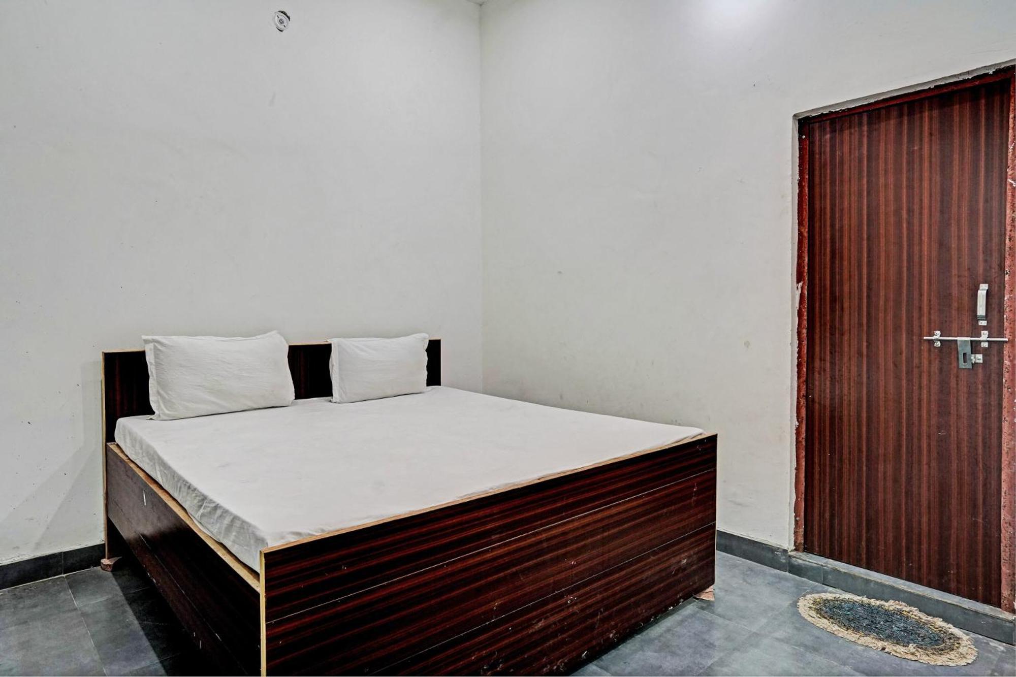 Oyo Double Ss Hotel Hāthras Exterior photo