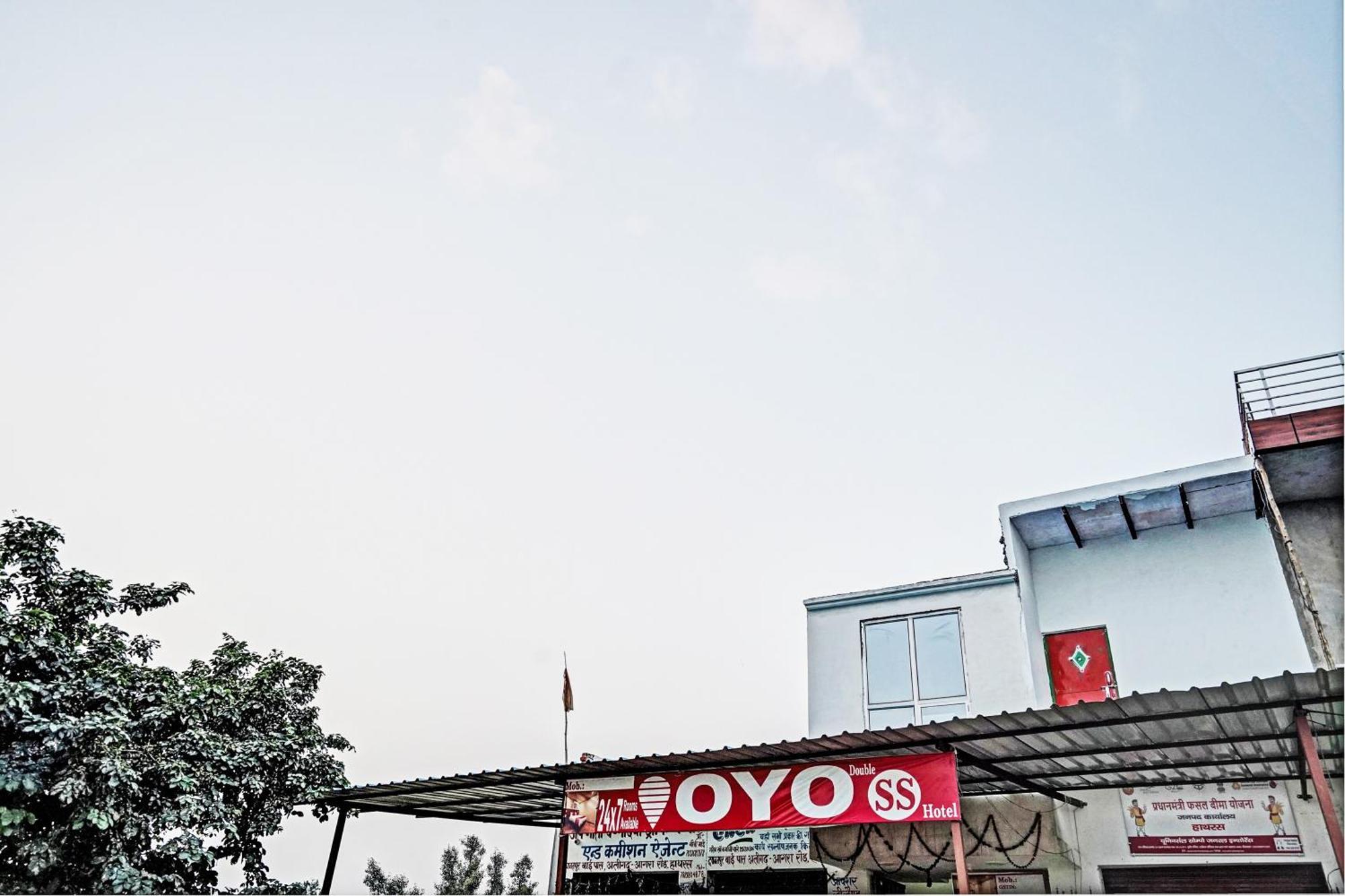 Oyo Double Ss Hotel Hāthras Exterior photo