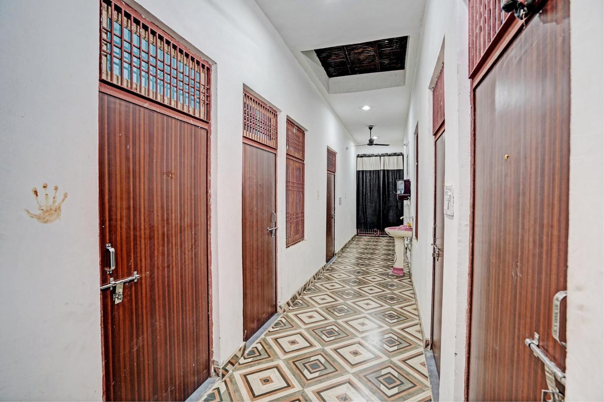 Oyo Double Ss Hotel Hāthras Exterior photo